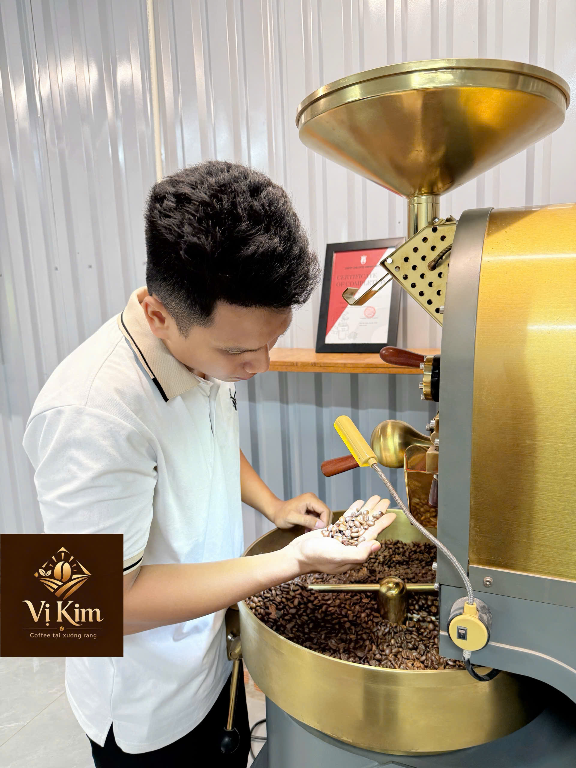 Cà phê tại xưởng rang Vị Kim